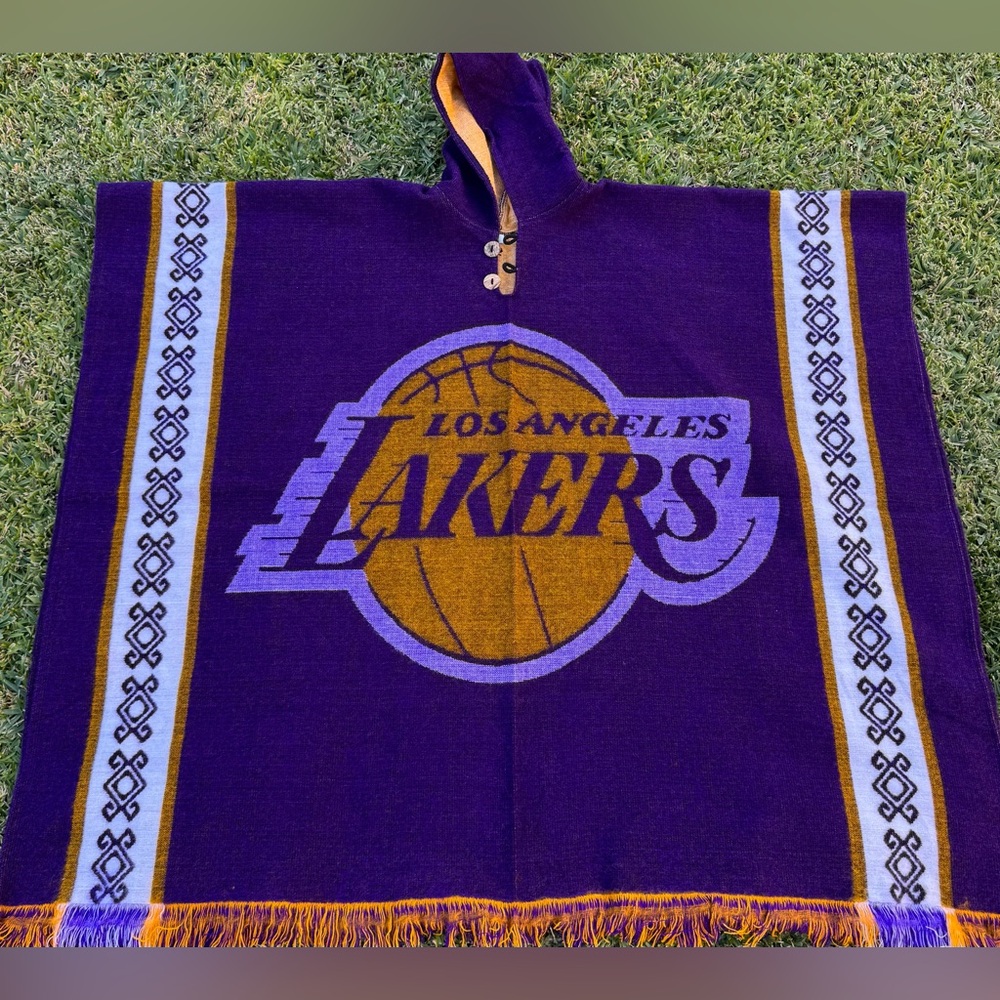 Lakers Alpaca Wool Blend poncho, Unisex one size. Made in Ecuador